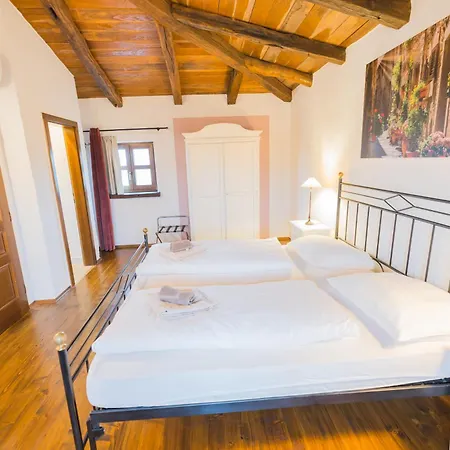 Jurinea In Istrien Mit Pool