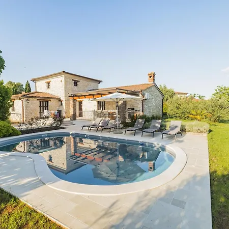 Wunderschöne Jurinea Mit Privaten Pool