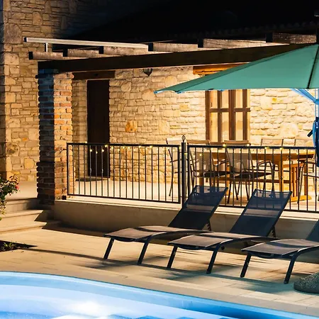 Jurinea In Istrien Mit Pool